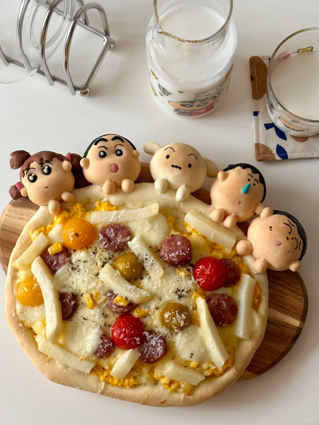 蜡笔小新&friends鸡蛋沙拉火腿披萨