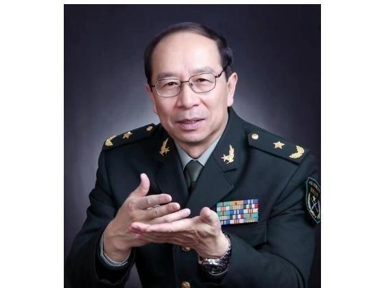 美国记者曾问金一南：“如果把中国2000亿的三峡大坝炸了，中国会怎么办？”金一南