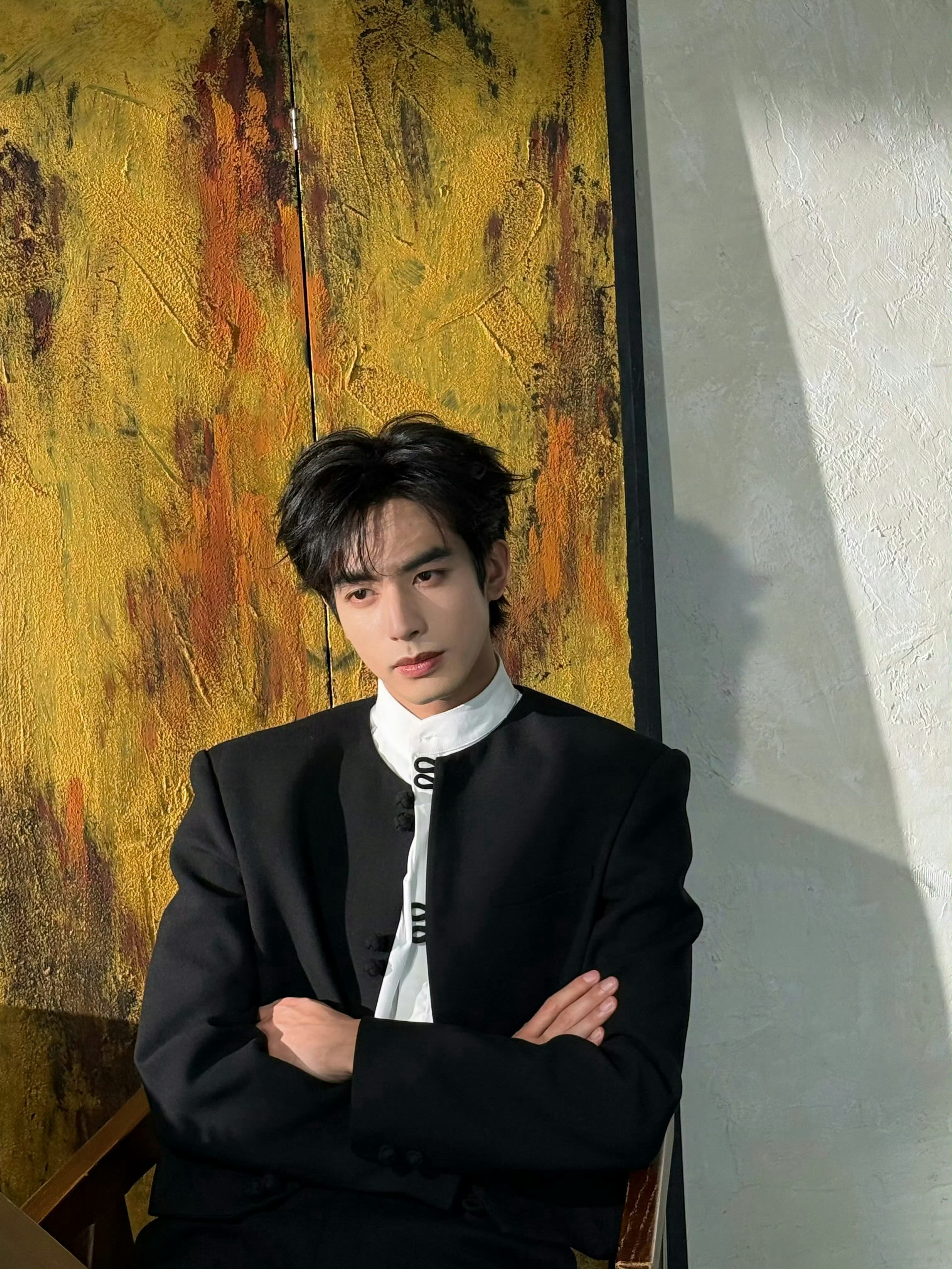 新中式立领西装一穿妈呀妈呀！帅帅帅啊！清冷矜贵的气质拿捏得死死的！从剧里的心动名