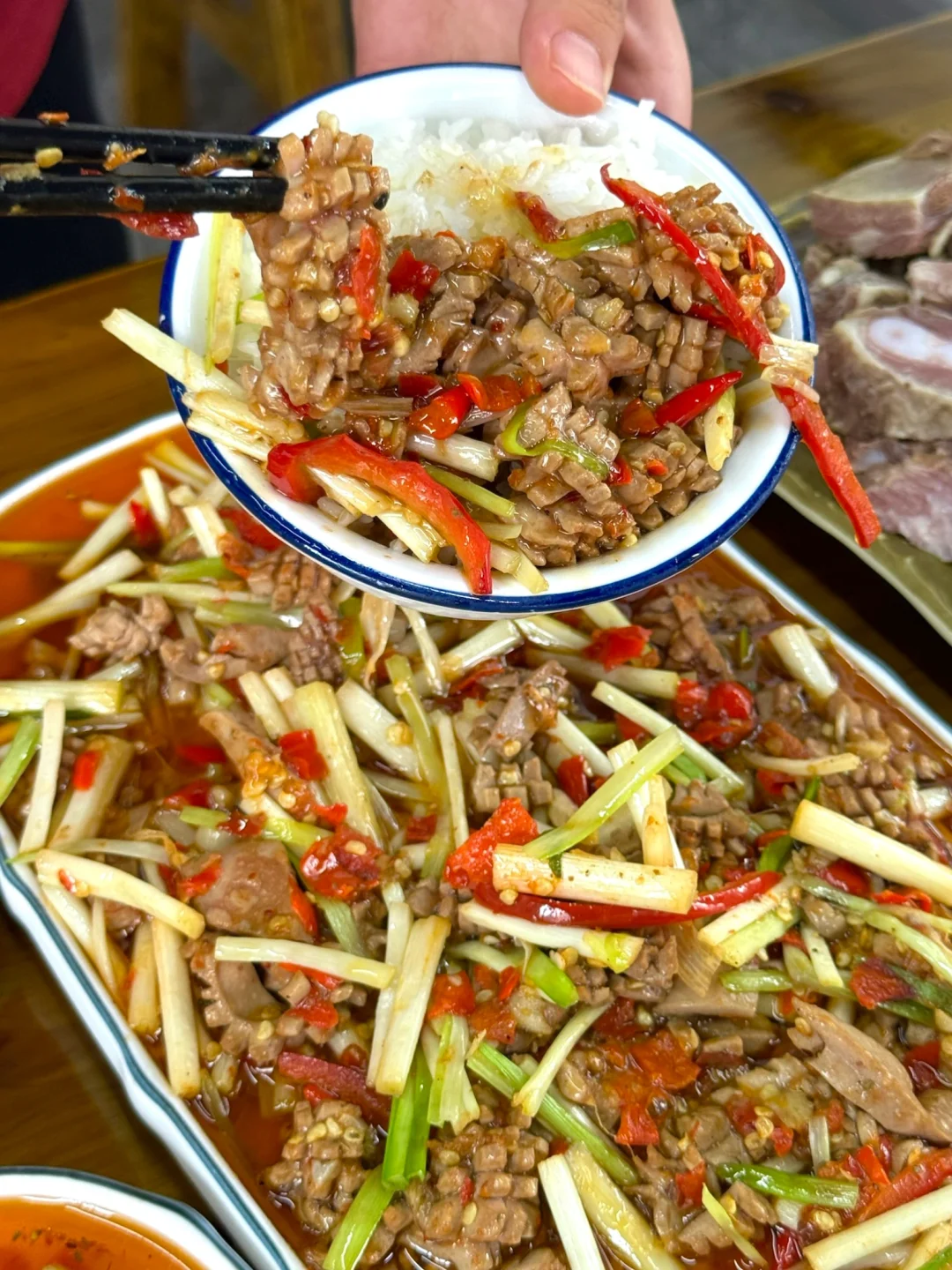 在自贡…谁懂这一桌的饭张力啊…………
