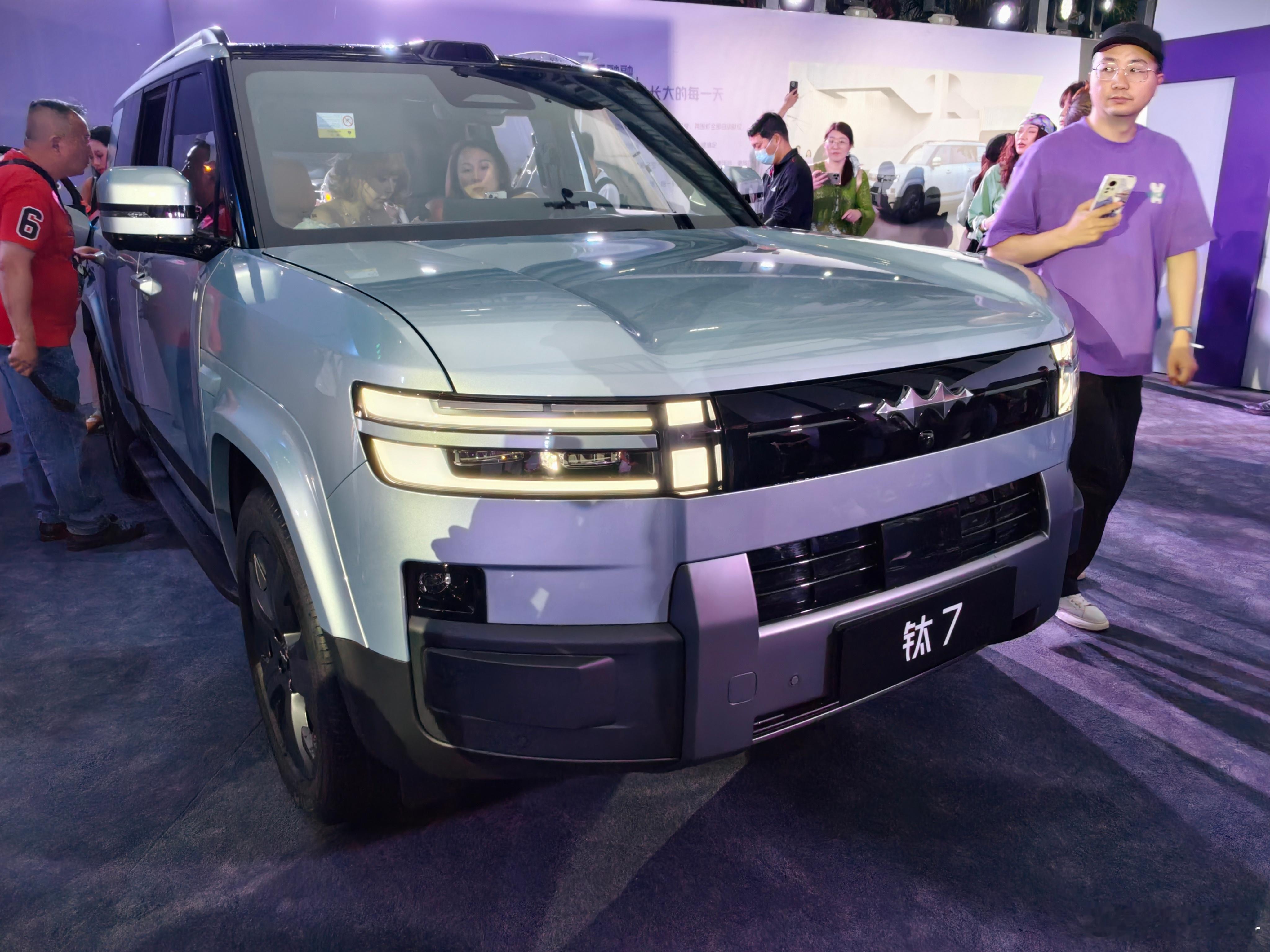 抵达深圳比亚迪总部，静距离感受方程豹钛7EV。如果是我选的话，我肯定会选纯电版的