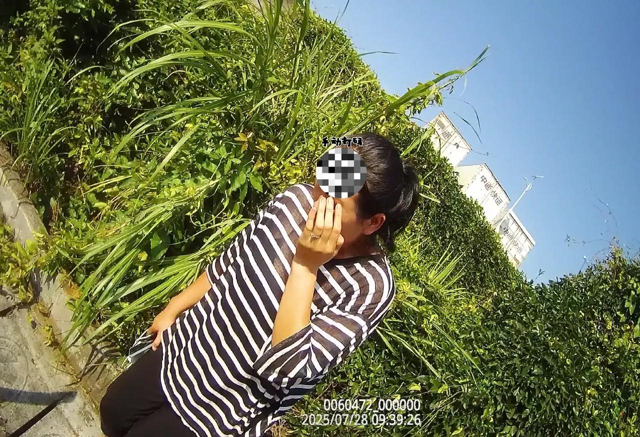 近日，四川一对夫妻，在高速公路行驶过程中，因为家庭琐事，争吵的不可开交，互不相让