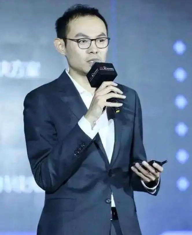 太不体面了！
京东集团副总裁被刘强东给开除了。据说是因为在合规细节出了很大纰漏，