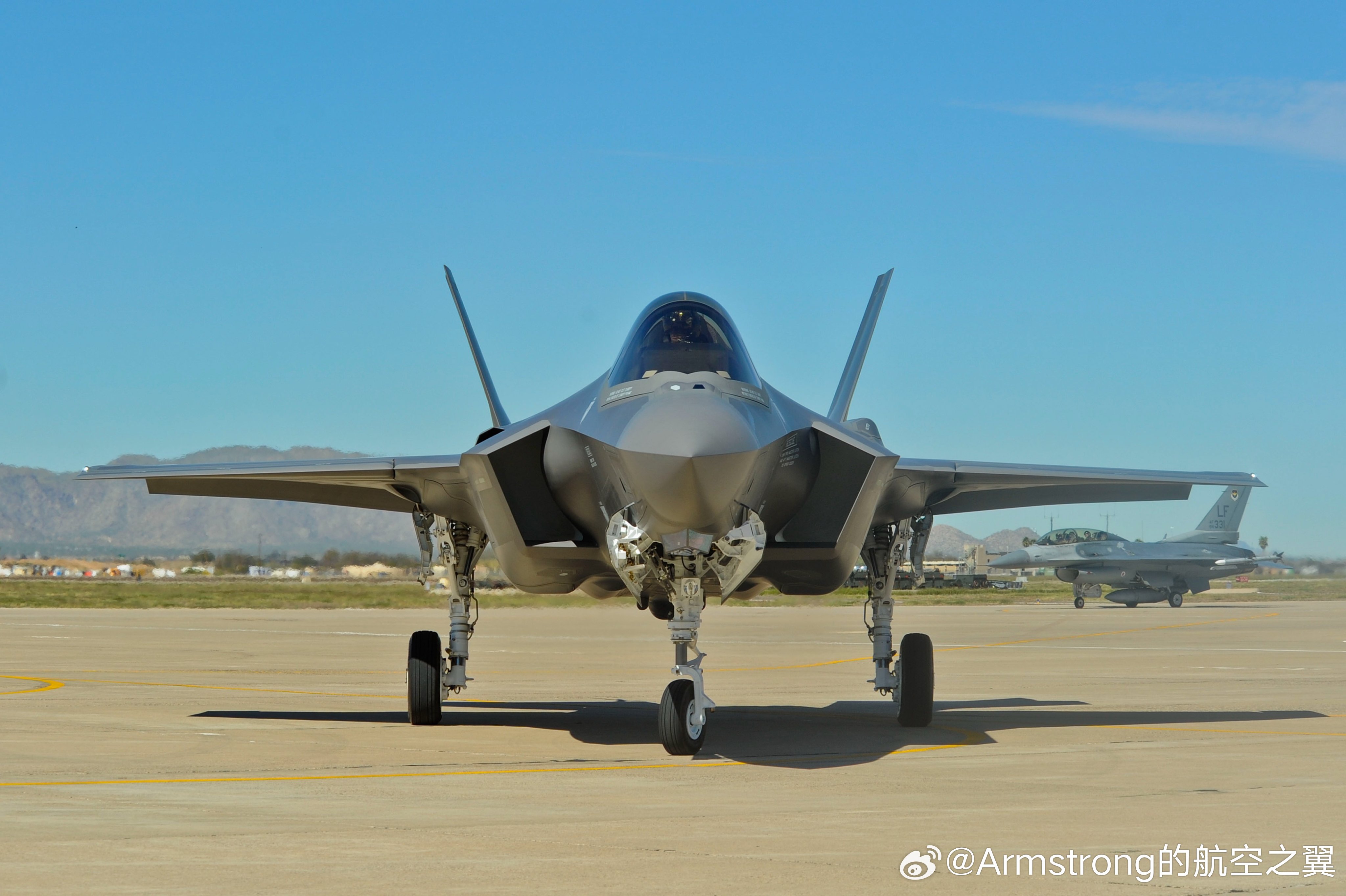 英国将购买12架可搭载核弹的F-35A战机，台风战斗机目前尚没有核打击能力。 ​