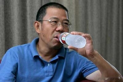 2024年最郁闷的人莫过于钟睒睒了，网友铺天盖地对他的声讨和鞭挞，说实话，到现在
