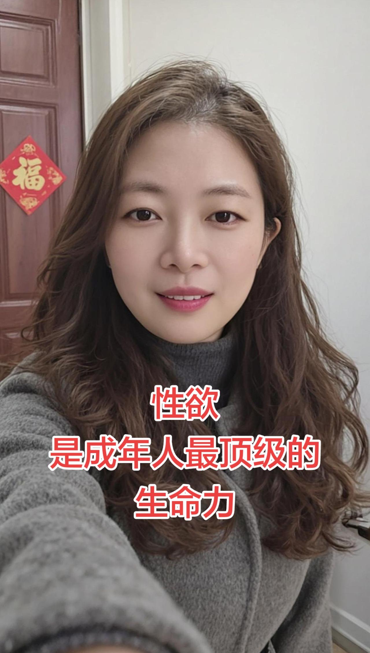 日落西山，天际一片暮色沉沉，我俩就要走进黄昏，回首多少甜蜜，几番哀愁，起起落落，