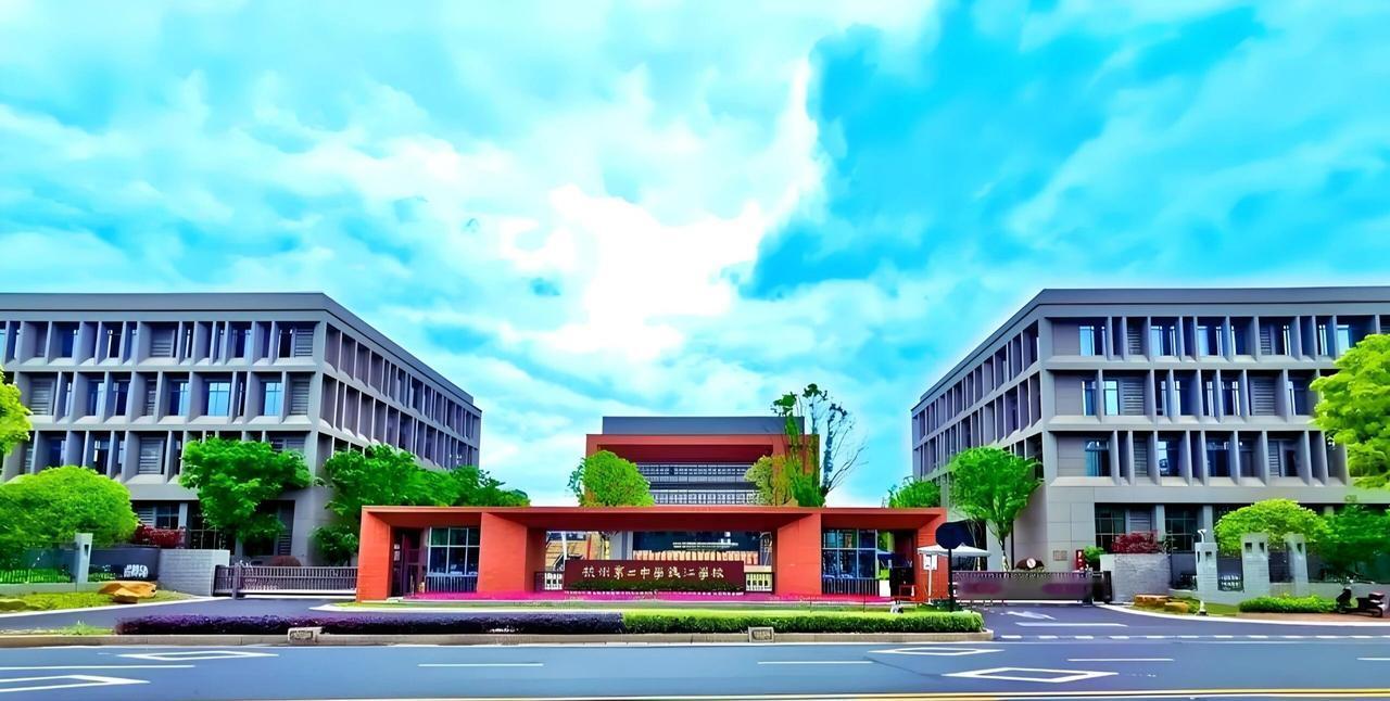 被录取了，志愿填后悔了今年分数线出来落差好大，一下子陷入志愿填报的小后悔。

娃
