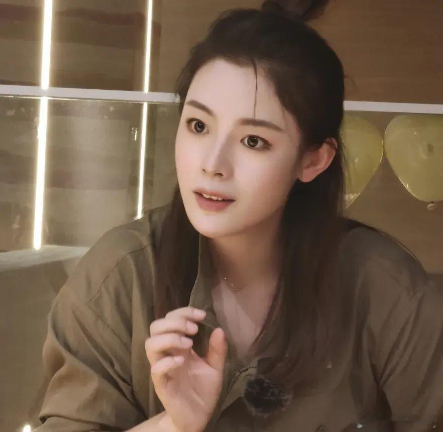 陈丽君杂志销量从一名越剧演员到万众瞩目的明星 她真的太出色了 
