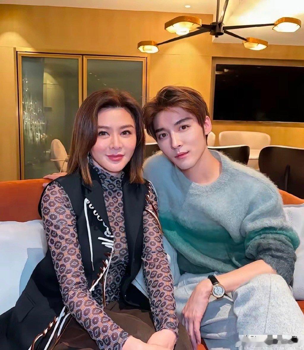 63岁的关之琳，现身北京。果然法拉利依旧是法拉利，哪怕是老了，颜值依旧秒杀旁人！