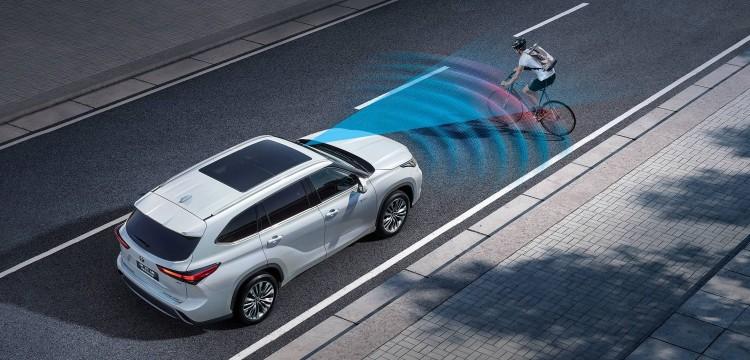 近日，2024款丰田汉兰达正式上市，新车在整车价值体验层面也全面升级，包括更智能