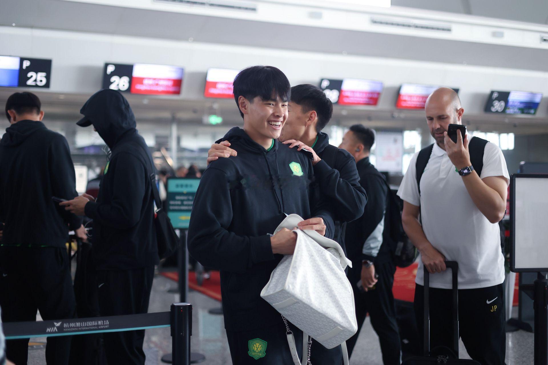 北京国安深圳新鹏城vs北京国安 今天下午北京国安队搭乘🛫前往深圳。三天后将迎来