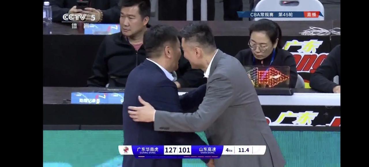 广东127：101大胜山东，比赛节奏非常快，还是非常精彩：
1、胡明轩全明星MV