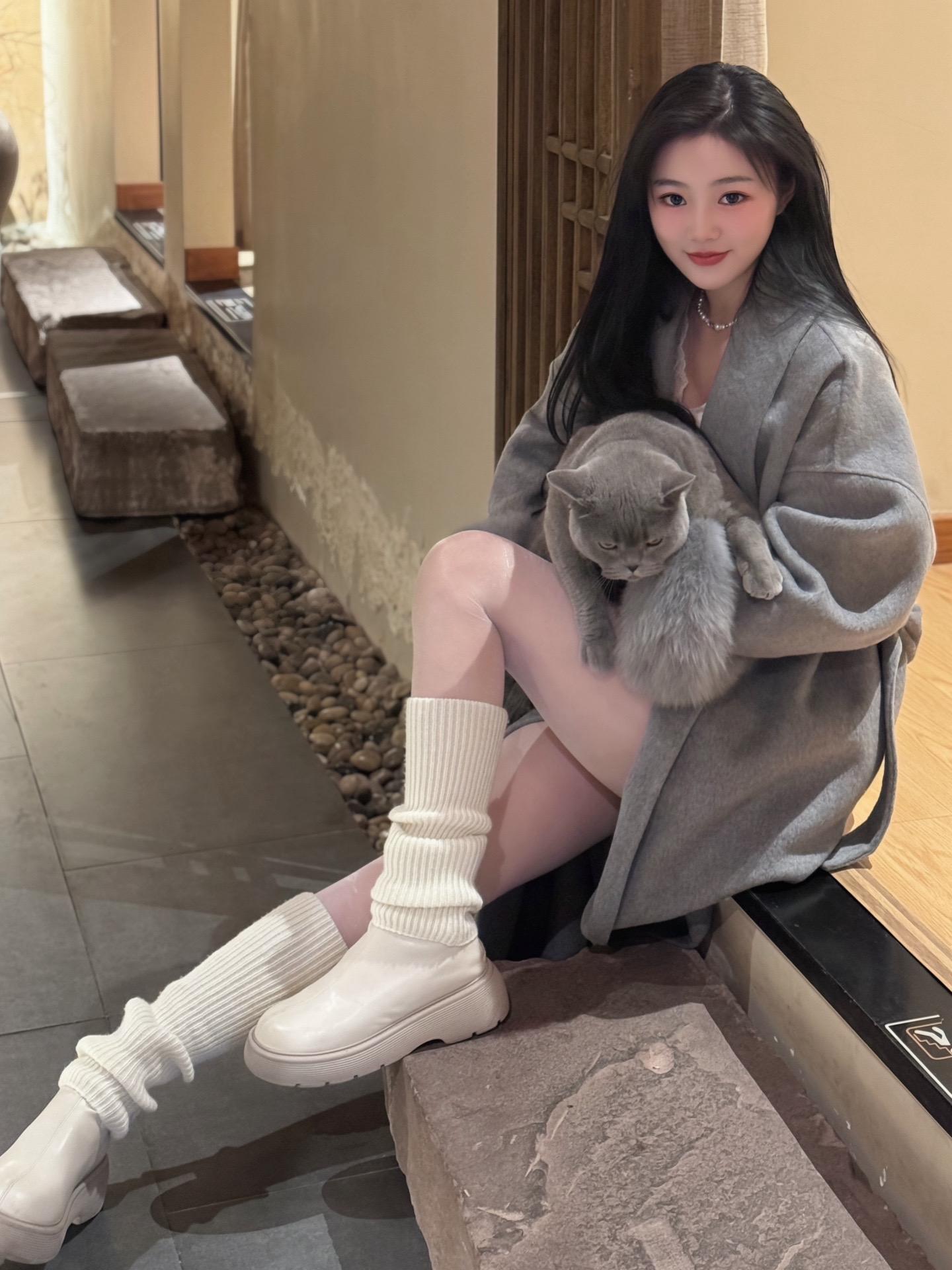 “年纪轻轻，别看的太透，想的太深，这不是件好事~”