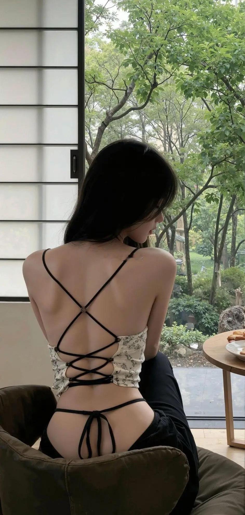 既以背影赢天下，何必转身乱芳华~~~几号胜出？ 