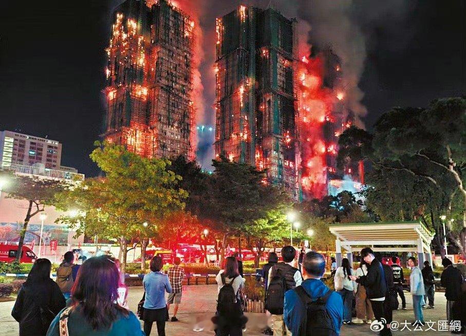 香港火灾已致44人遇难向最美的逆行者消防员致敬！向奋战在一线的最美逆行者致敬！ 