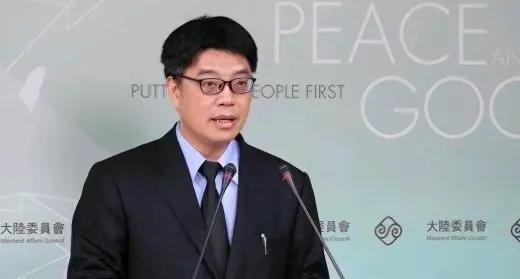 “陆委会”表态，对于中国大陆的10项惠台政策，拒不接受！
 
这话一出来，全岛哗