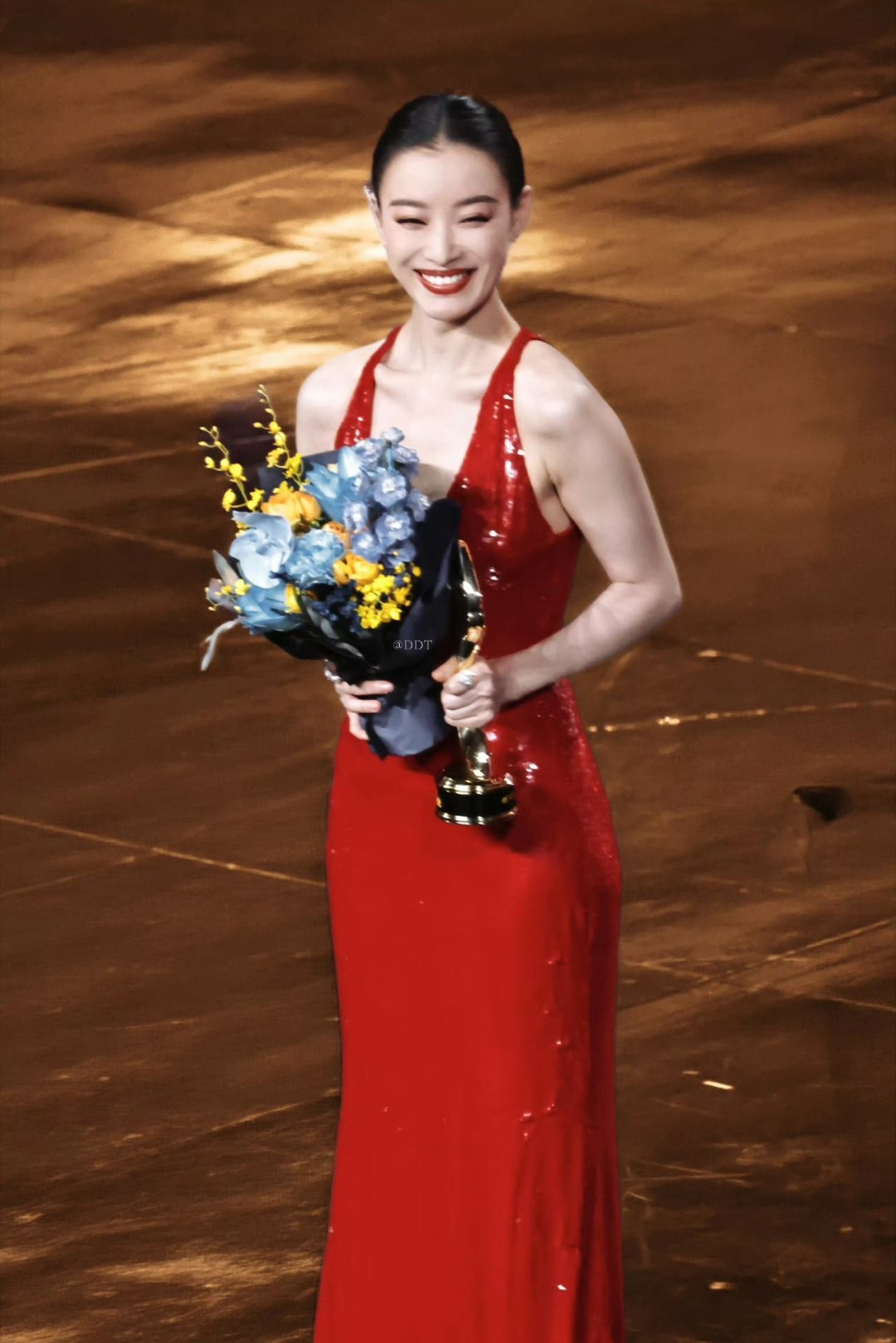 倪妮匆匆那年callback倪妮青春疼痛文学鼻祖来了白衬衫单车，还是那个安静倔强