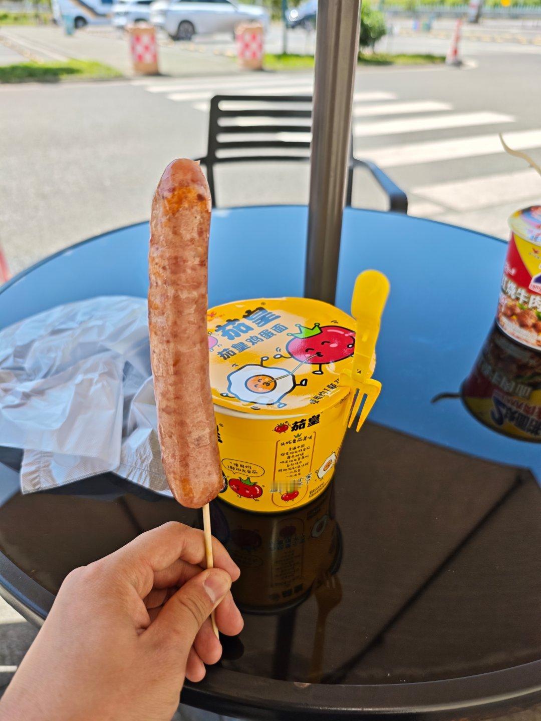 服务区吃泡面最香了！我最爱吃茄黄鸡蛋面大家最爱吃什么泡面？ 乐山·沐川