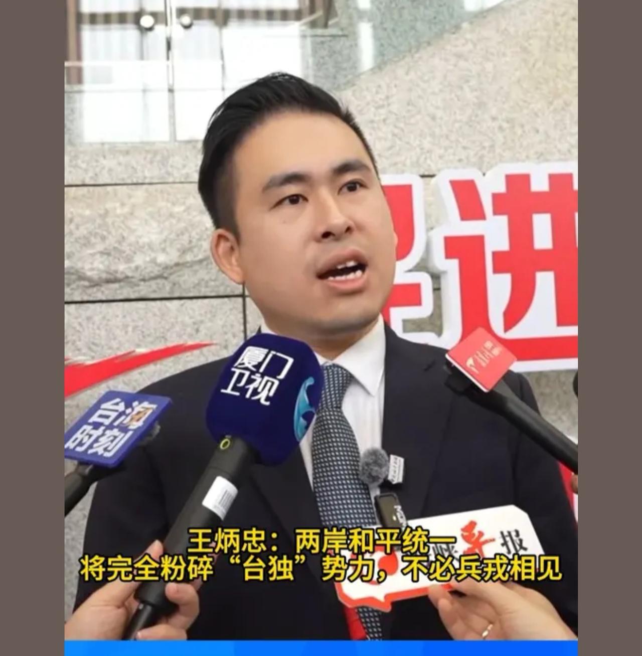 只要驻台部队入场。瞬间和平发展。治安也会好很多。
警察。对面有很多人，还有重火力