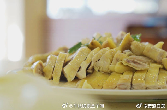 【#广东通报多家白切鸡菌落超标#】日前，广东省市场监督管理局发布广东省市场监督管