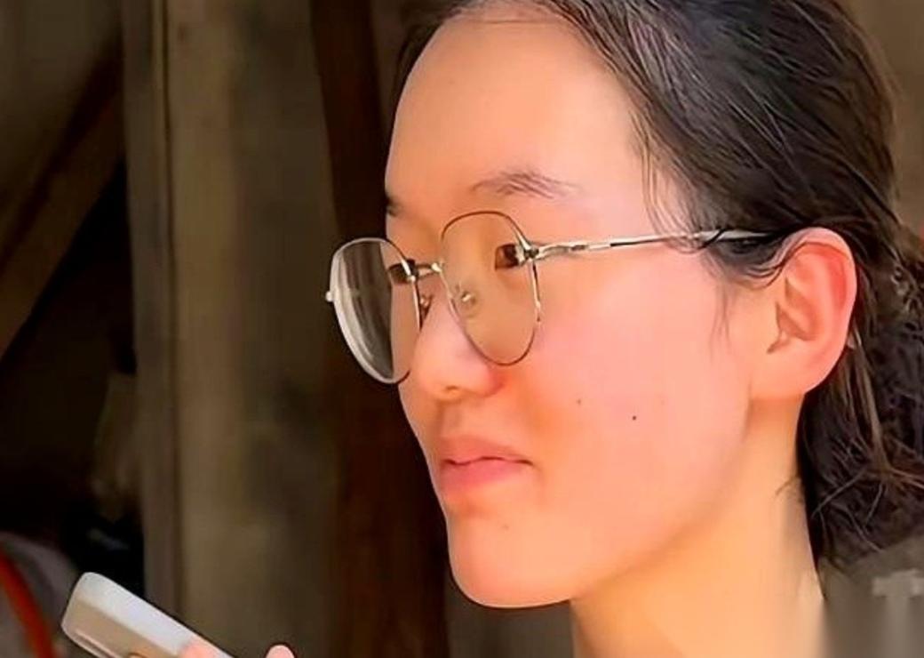 考上清华的韩雅平，做了一件让所有人都看不懂的事。几十万的爱心资助金，企业老总排着