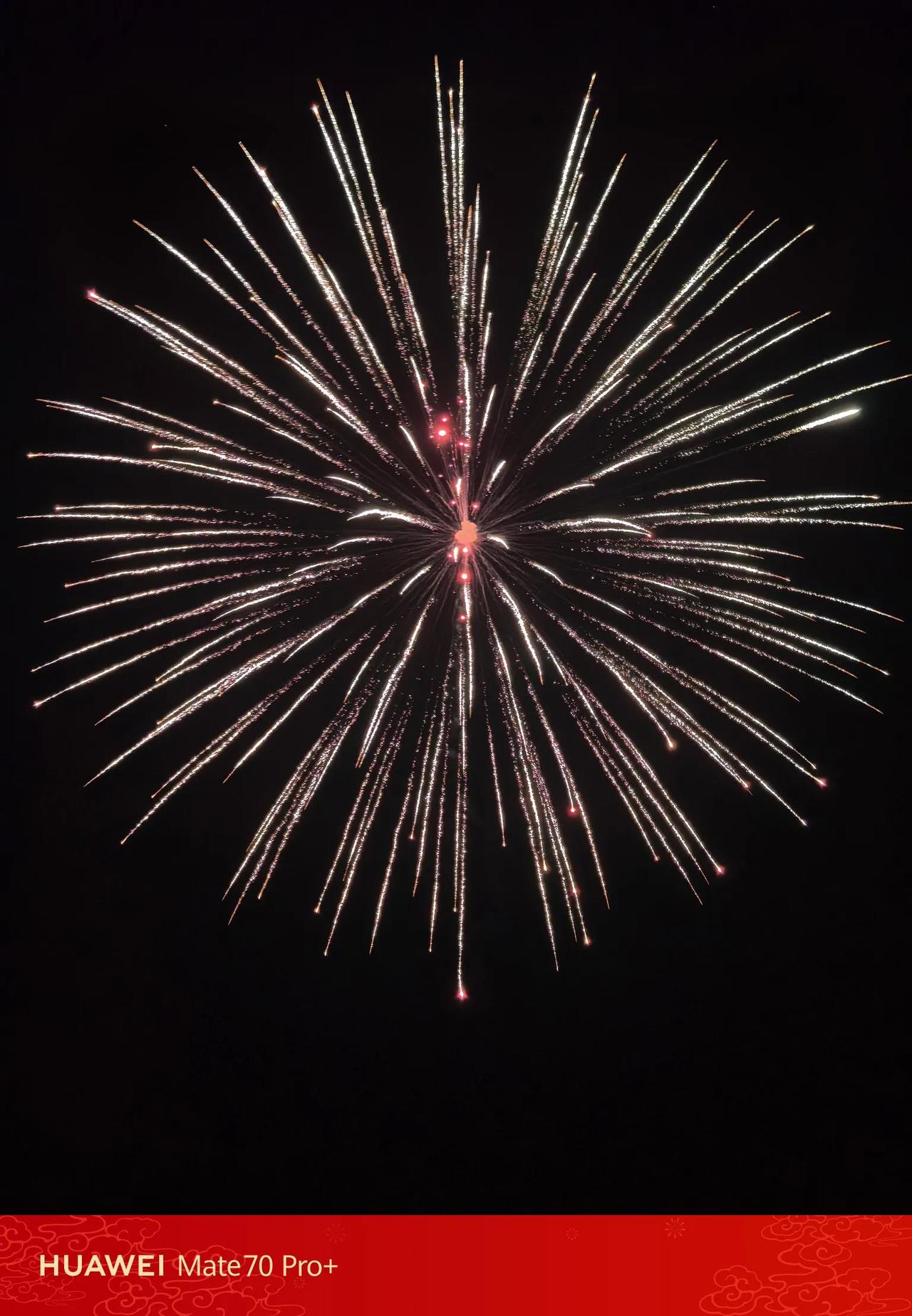 新年快乐！
每到过年，“新年快乐”就成了大家的口头禅，满世界都是这话，听着是喜庆