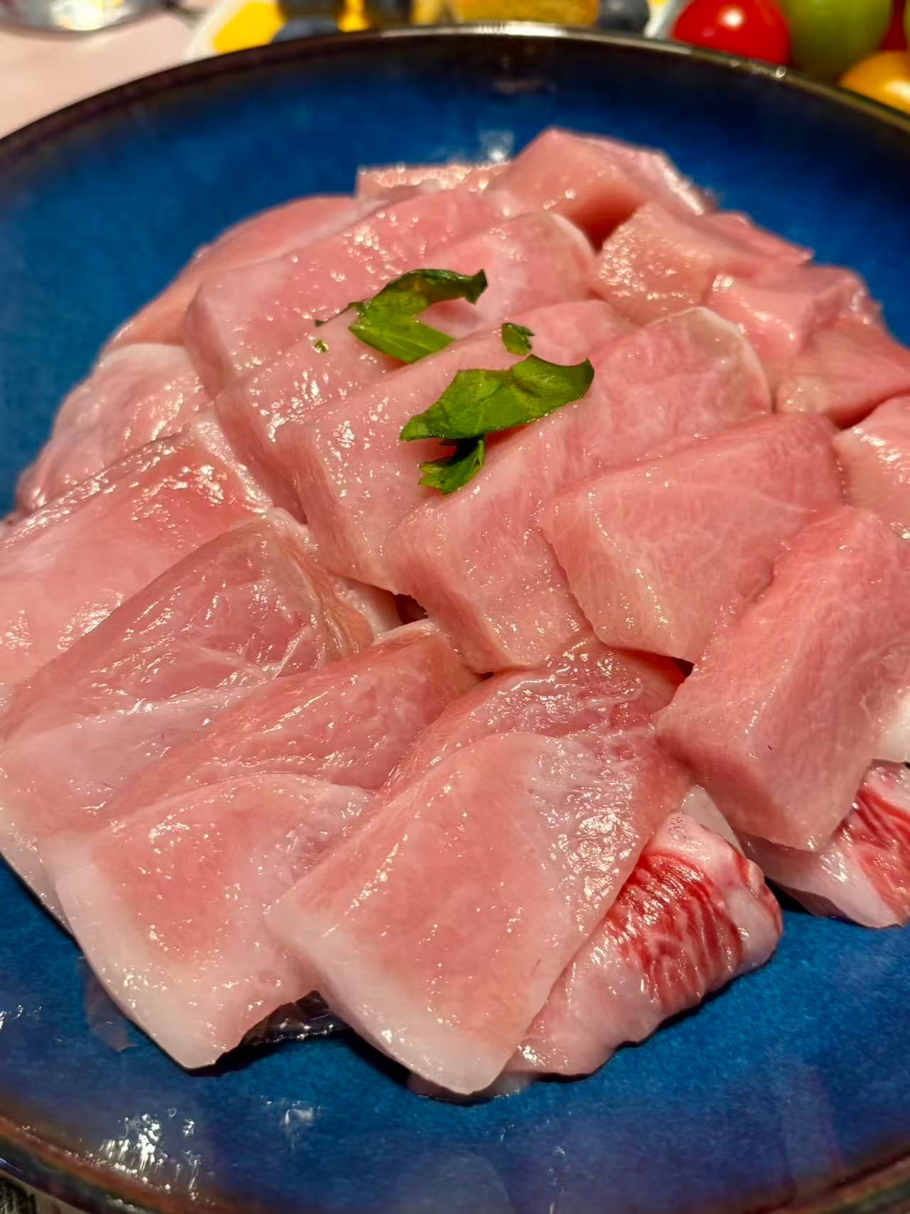 美景过后是美食。 以食为笔， 在餐盘上调一杯生活的莫奈色。