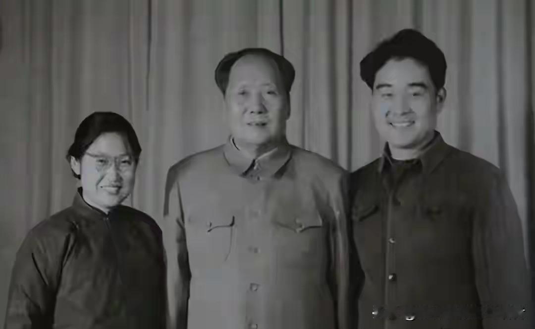 1959年夏天，开国中将、沈阳高级炮兵学校校长孔从洲刚从学校回到家，军装还没来得