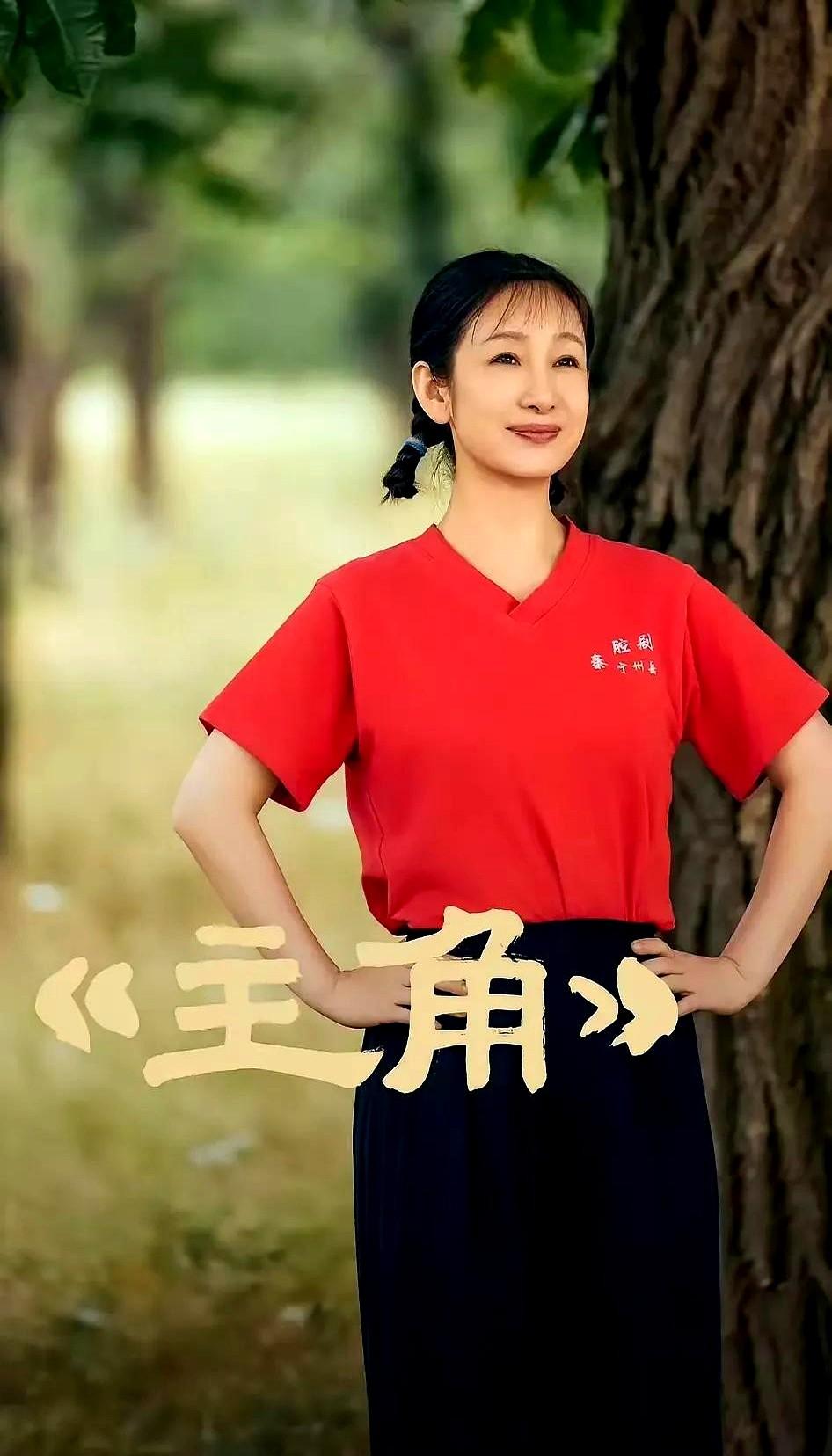 47岁的秦海璐，怎么越来越有味道了？

今年春晚排练，她素颜亮相，那份松弛感真不