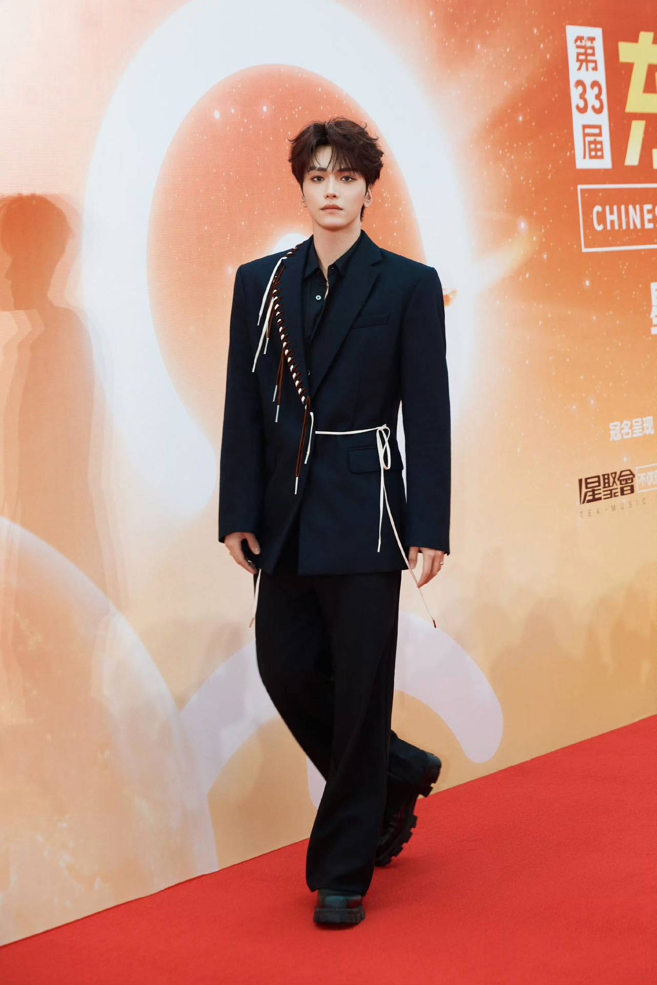 邵子恒新歌打歌舞台 今晚东方音乐风云榜《Obsessed》首唱，氛围确实暧昧又性