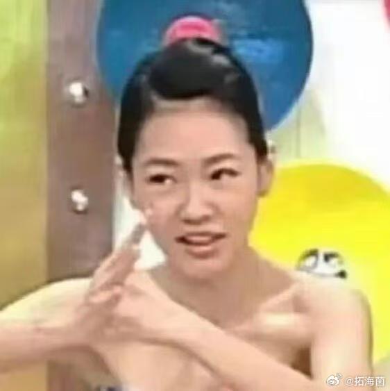 我在青岛生活了这么多年，我始终想不通，青岛人为啥对饺子这么执着。初中的时候去基友