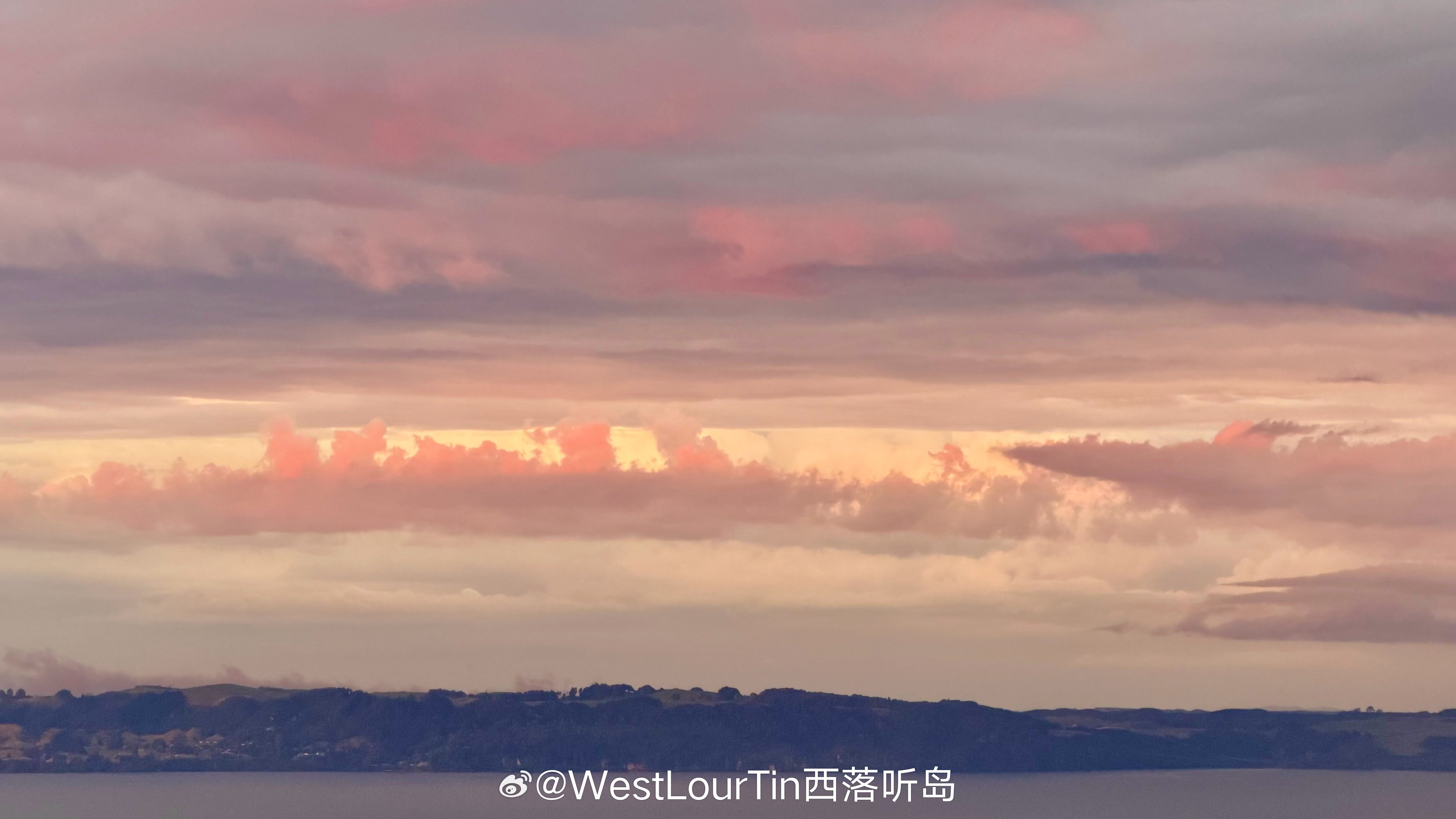 摩登兄弟[超话]  心胸放宽一寸，世界便拓宽一尺。不必困在当下的窘迫里内耗，往前