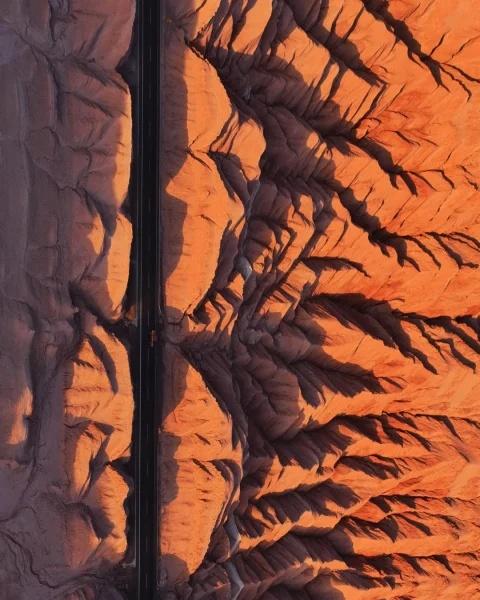 朋友问我在哪，我说我在火星表面疯狂自驾！
日出之时，穿行在Atacama沙漠之中