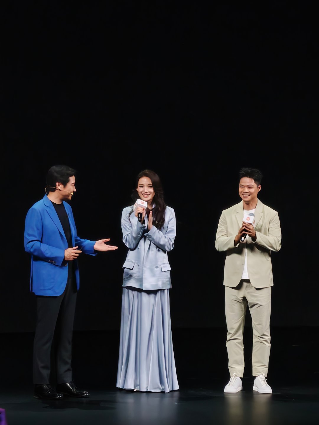 夯爆了！今天在小米新一代SU7发布会现场见证了雷总、苏炳添、舒淇、新SU7同台，