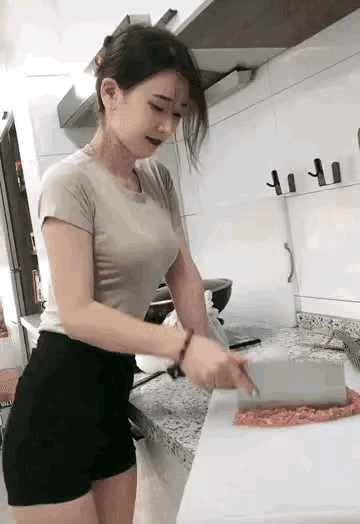 包饺子高手，敢于生舔饺子馅！Zarxii hucci baokul hucci 