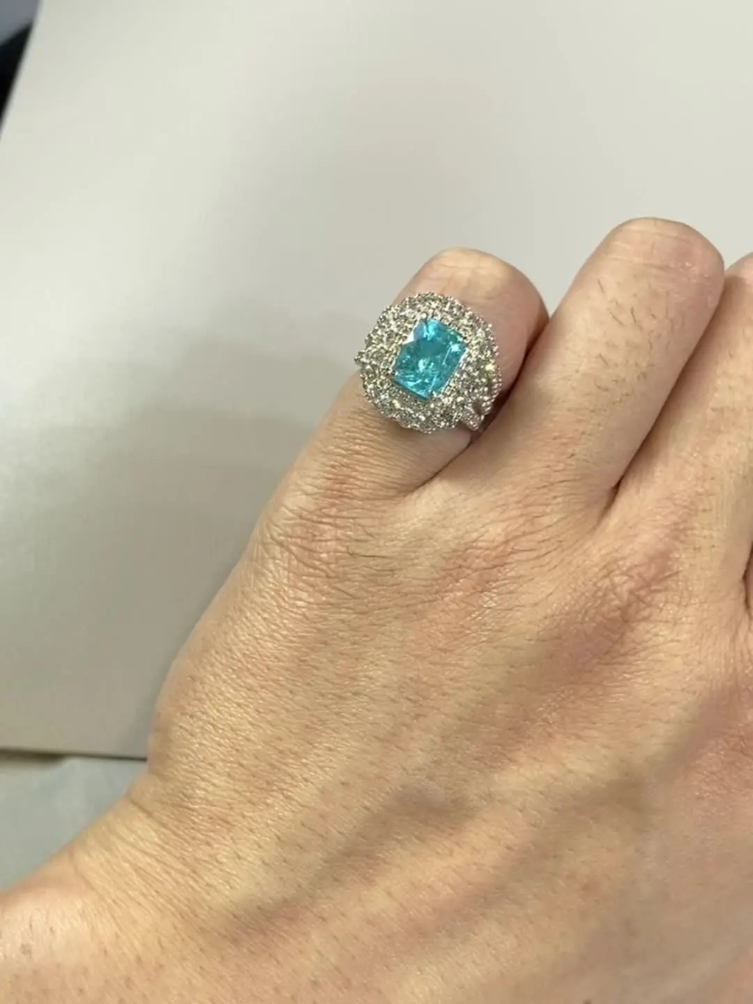 来自巴西的朋友， 开放霓虹蓝还是心中1号色啊