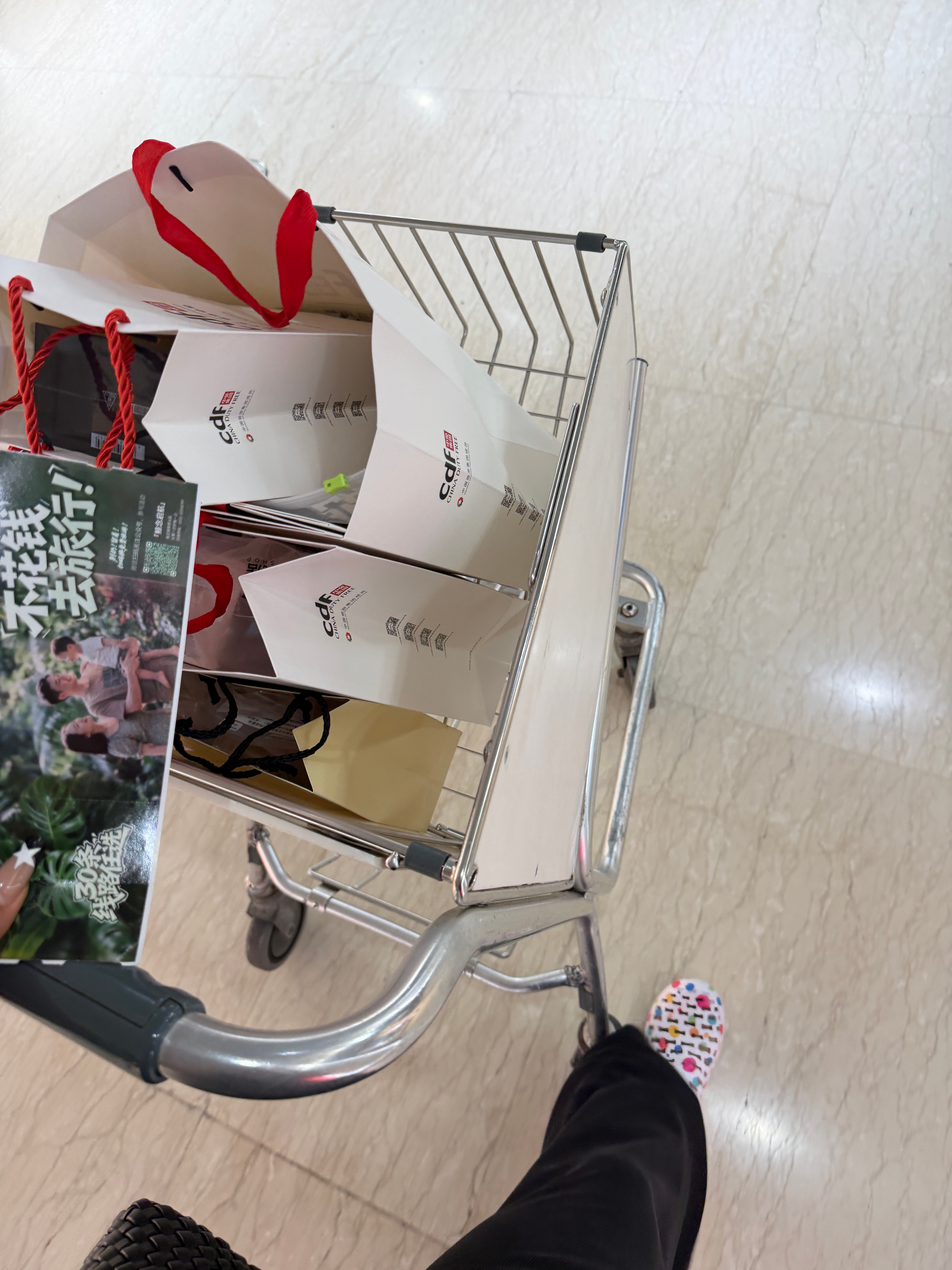 你如果谈恋爱，你永远都不知道一个人在免税店只给自己买东西的爽感！ 海口·海口美兰