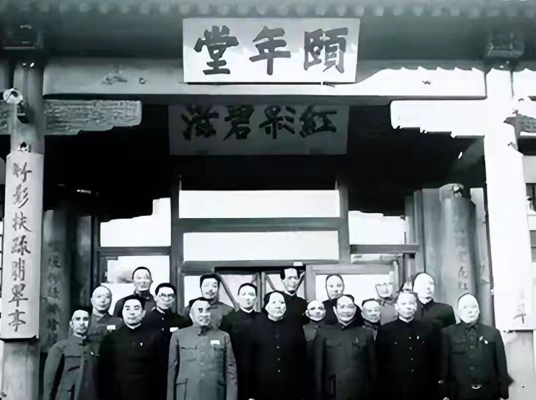 1961年吴家花园最动人一幕：丢了兵权的彭德怀，心里装着千万农民
 
1961年