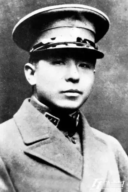 《读史感怀·少帅传奇》
父帅枭雄踞朔方， 
少帅纨绔号英豪。 
国仇家恨铭心志，