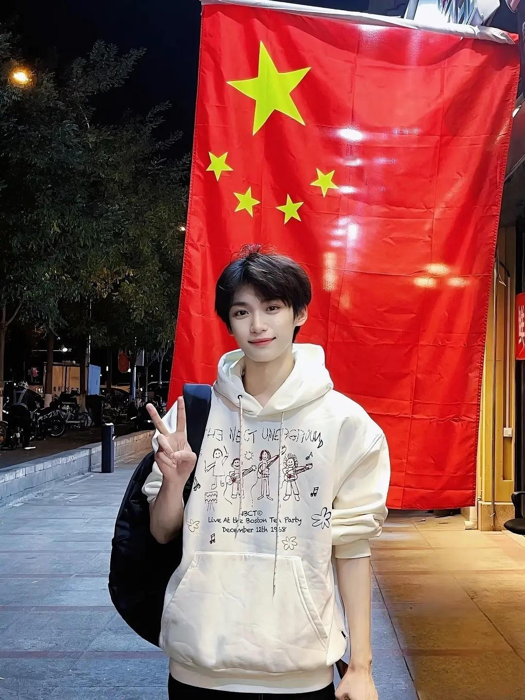 自投身公益以来，梓渝持续关注乡村教育、生态环保、弱势群体帮扶等多个领域，通过物资