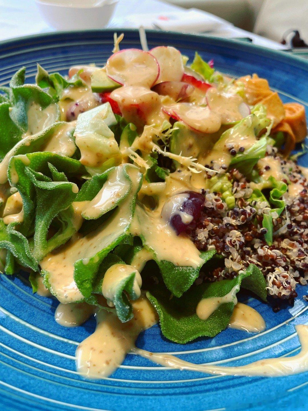 今天早上看了一条关于盐摄入的指南，发现，现在中国高血压的人群居然比正常人还要多！