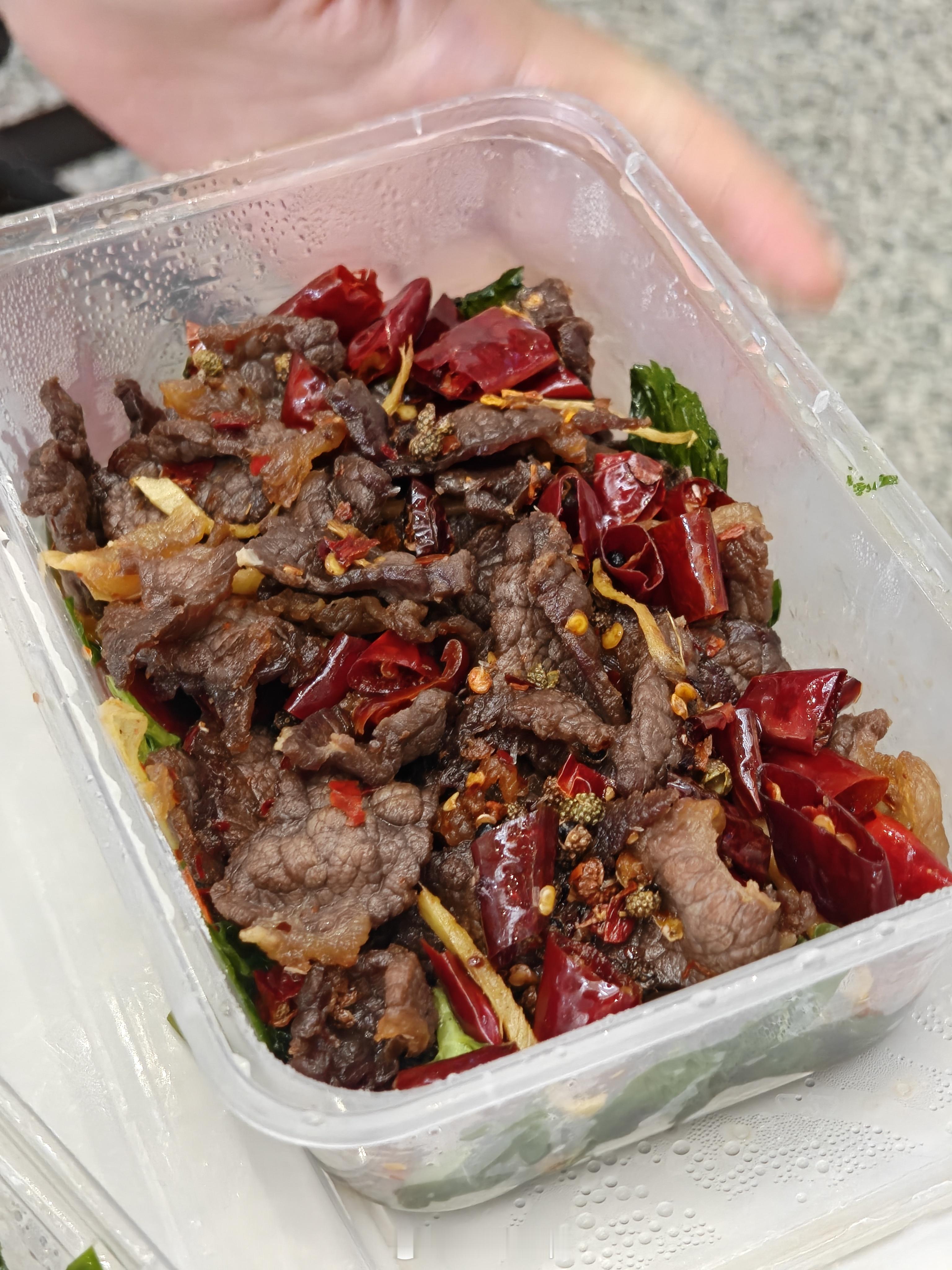 虽迟但到但是味道还可以，我觉得云南菜的秘诀在于薄荷放的多。[送花花]  ​​​