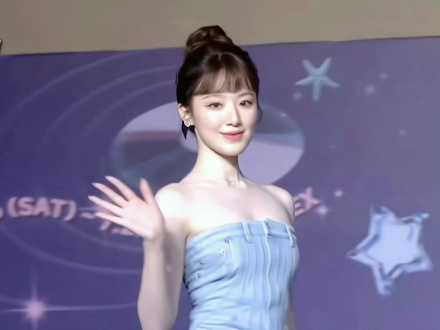 白皮迎面走来的气场 给舒华女王跪了….🧎‍♀️✨ ​​​