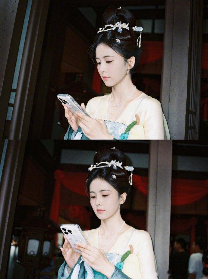 白鹿没有不吃美食的义务谁能拒绝宿舍美食啊，换我我也忍不住，白鹿这反应简直世另我白