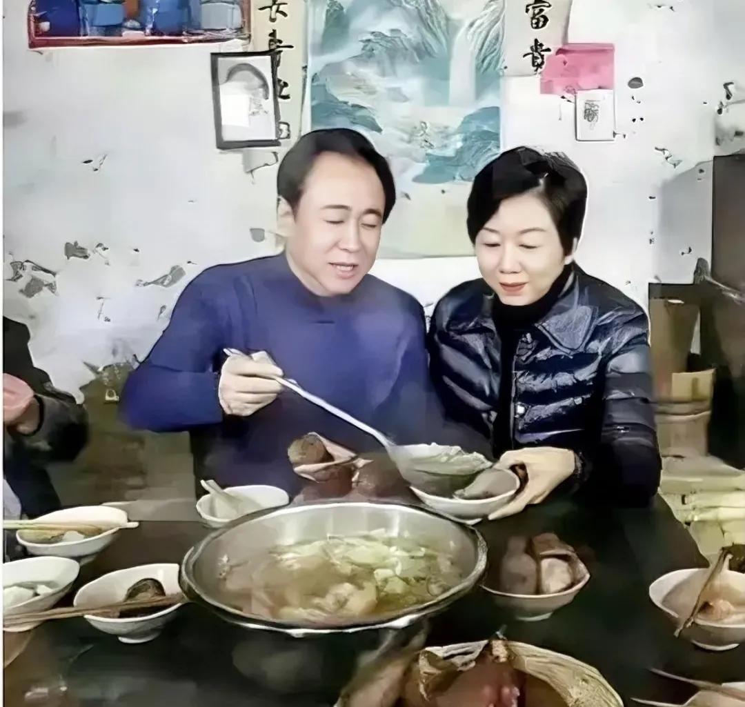 2018年，许家印携妻子，回到河南周口老家探亲的消息传开后，亲属们特意准备了一顿