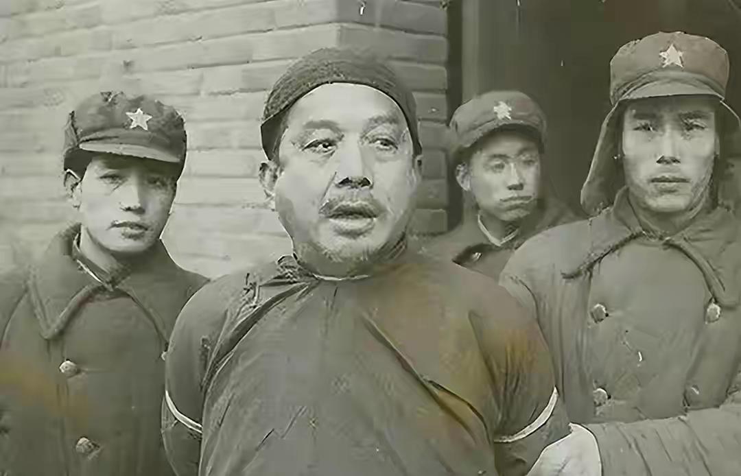 1968年，一个刑满释放的土匪齐达榜在赶车的路上，认出了一个70多岁的老农民，他