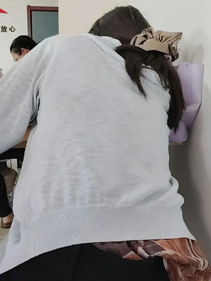 人到中年，一半清醒一半无奈，句句真实又好笑
 
以前总觉得中年是个很遥远、很老成