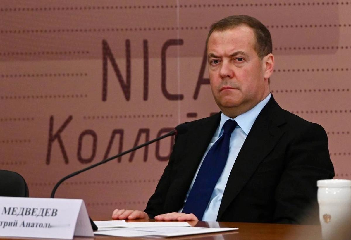 梅德韦杰夫将美国新的国家安全战略比作“船的转折”

俄罗斯安全委员会副主席德米特