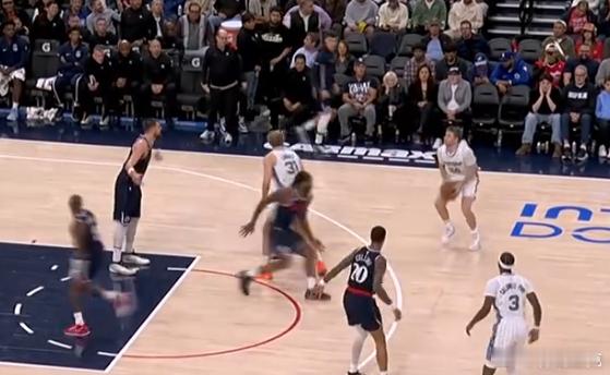 灰熊挖潜又一成果！多镜头解析，卡姆-斯潘塞进攻表现1234波普中圈超高位置持球操