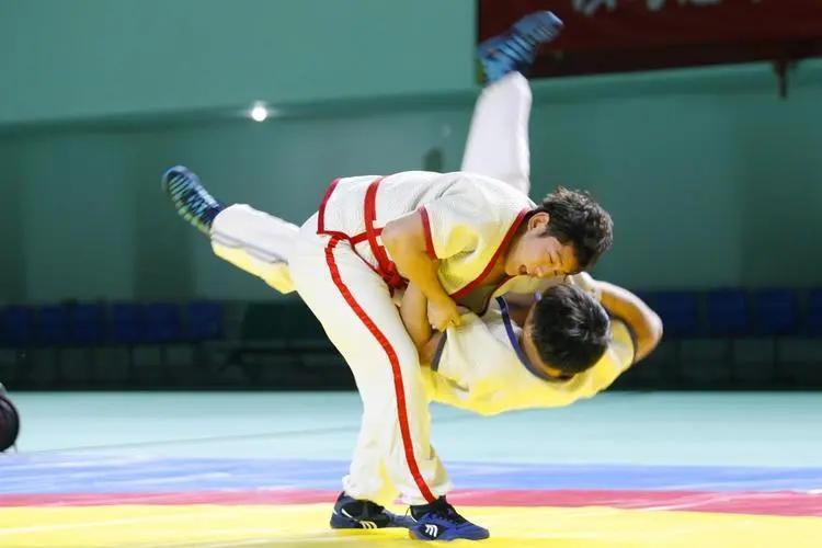 中国式摔跤：四千年角抵智慧，融于方寸跤台

中国式摔跤，这项源远流长的传统技击运